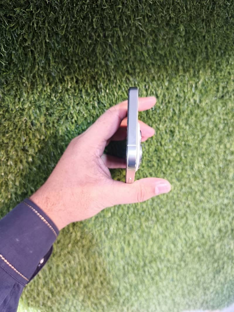 iPhone 16 Pro Max 6