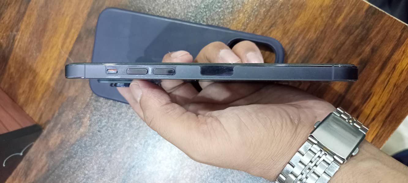 Apple iPhone 14 Pro Max 1