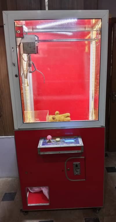 TOY CATCHER CLAW MACHINE GAME