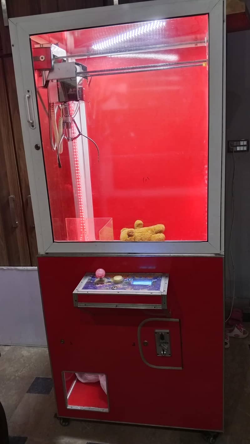 TOY CATCHER CLAW MACHINE GAME - Video Games - 1120894583