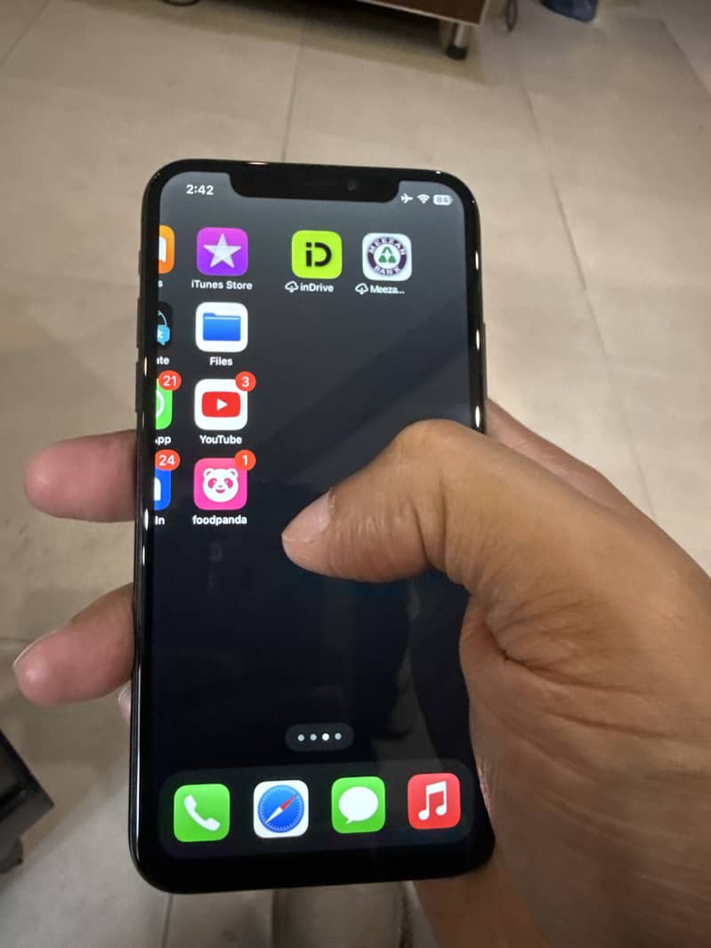 Apple iPhone X 5