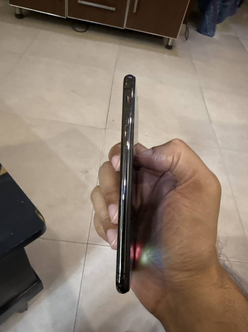 Apple iPhone X 6