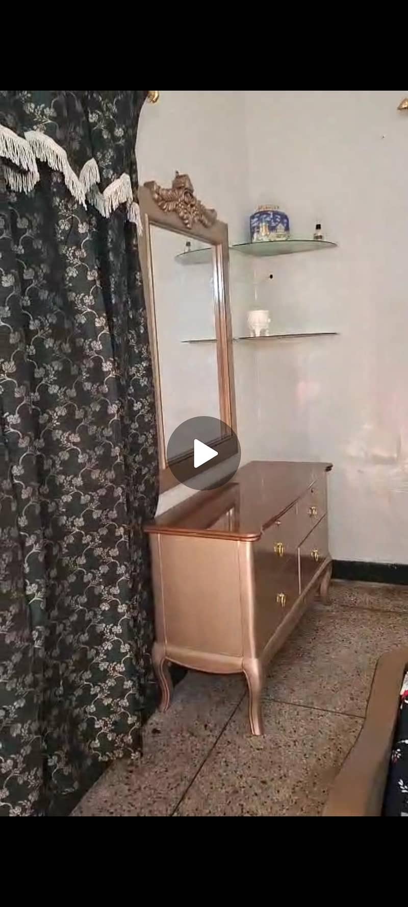 bed with dressing mirror 1