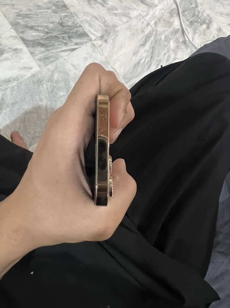 Apple iPhone 12 Pro 3