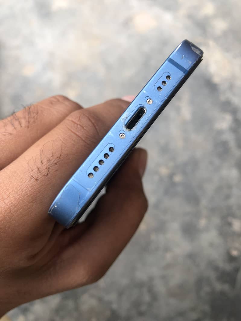 Apple iPhone 13 3