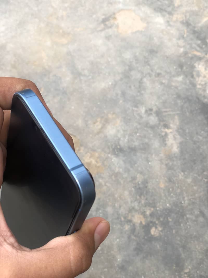 Apple iPhone 13 4