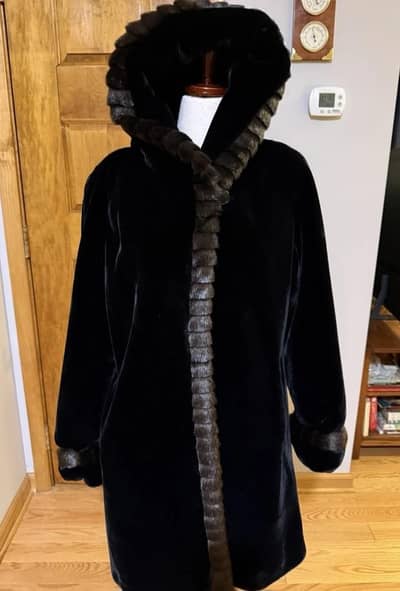 80s Black faux fur jacket with hood and faux mint trim Large