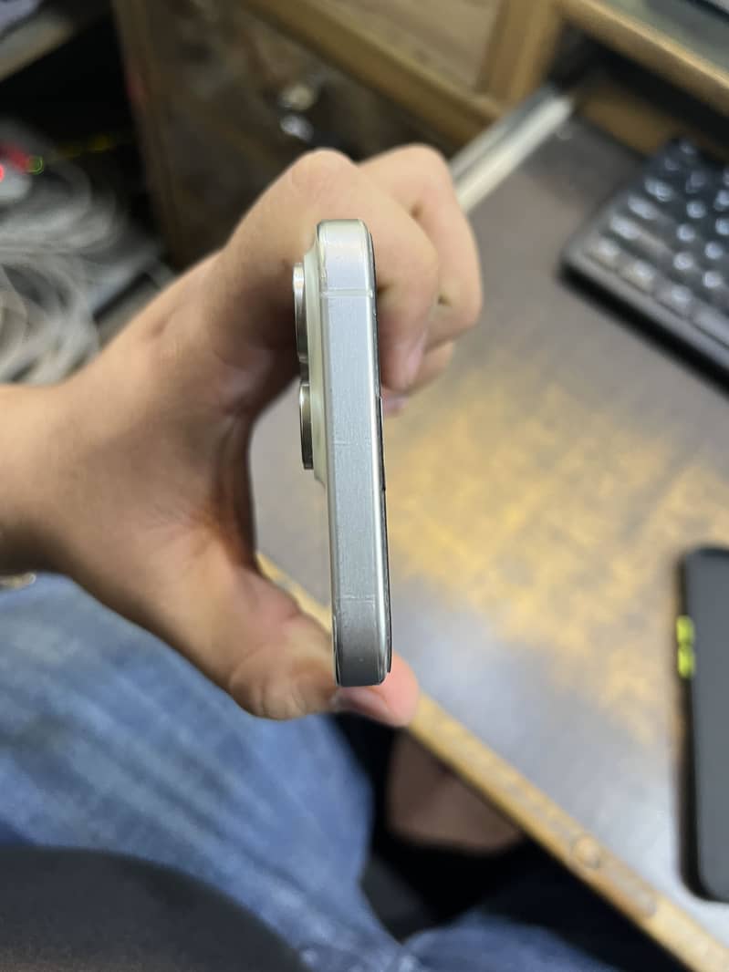 Apple iPhone 15 Pro Max 1