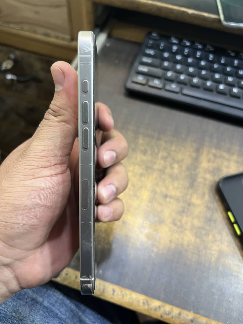 Apple iPhone 15 Pro Max 3