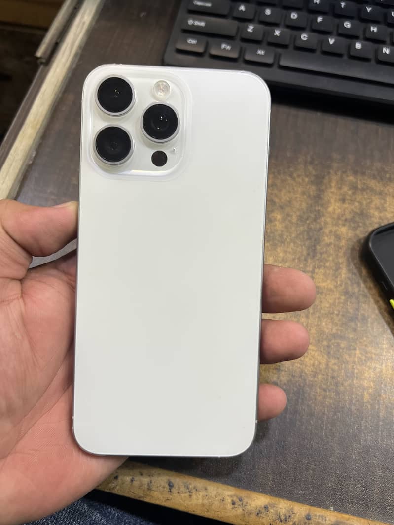 Apple iPhone 15 Pro Max 0