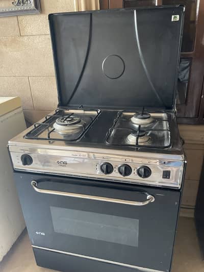 Gas oven with 3 stoves