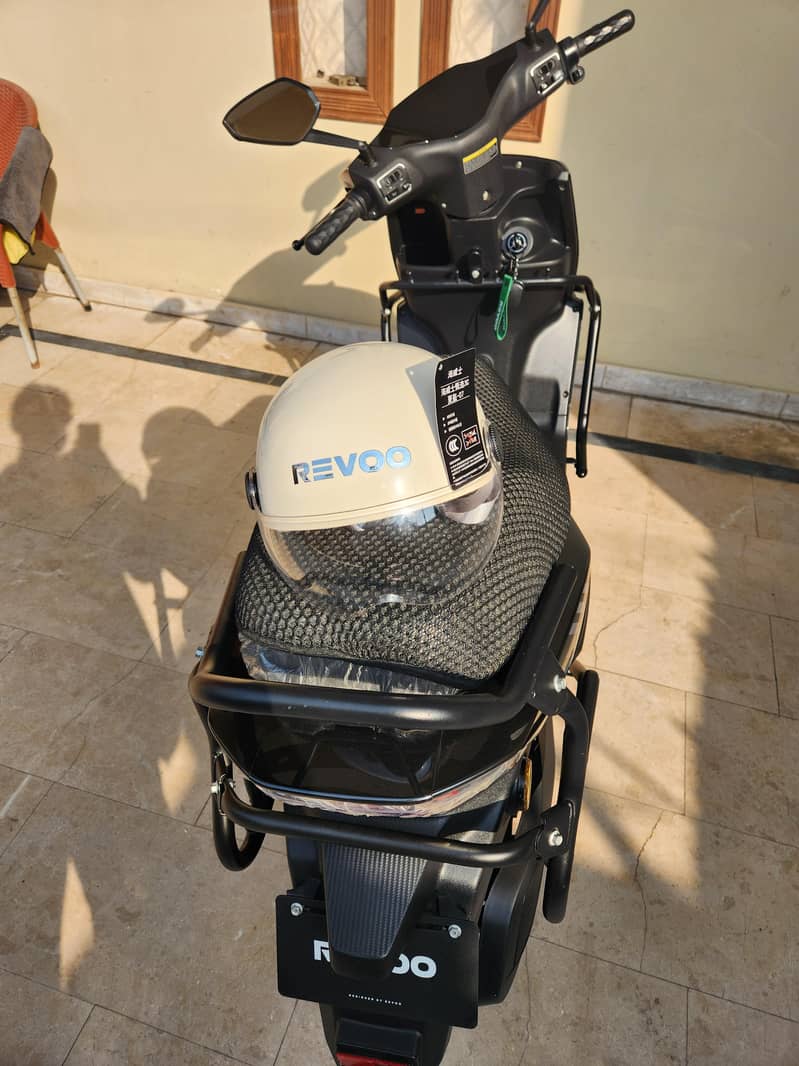 Revoo c32 young 9
