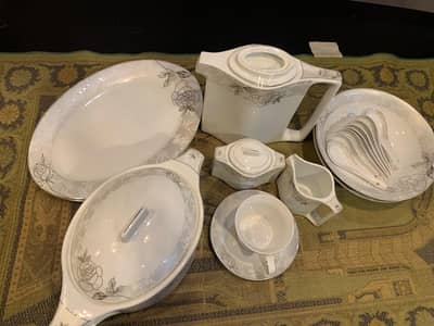 bone china 8 person dinner set  brand new