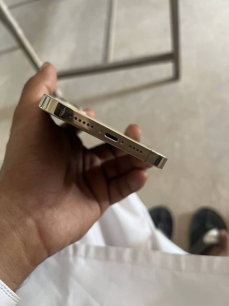 Apple iPhone 12 Pro Max 4