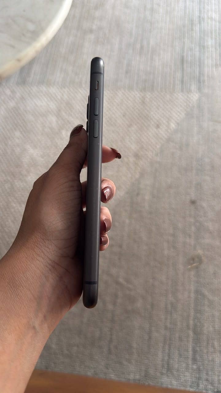 Apple iPhone 11 4