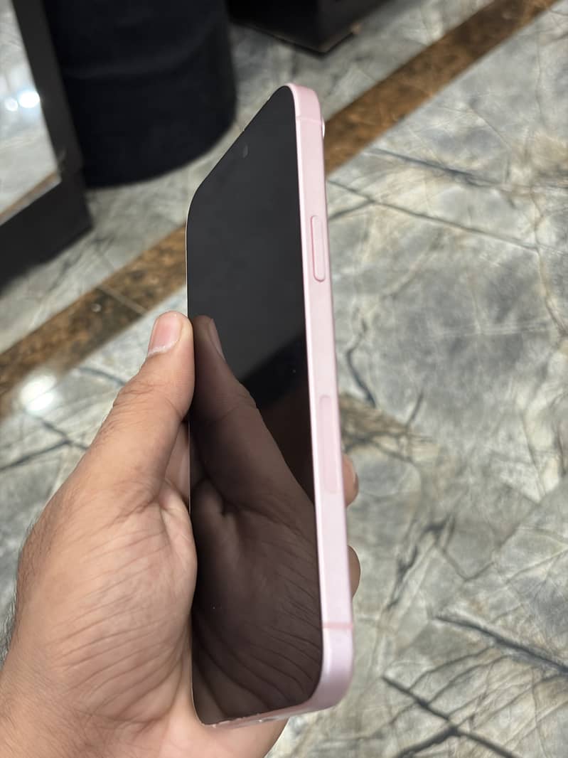 Apple iPhone 15 plus 4