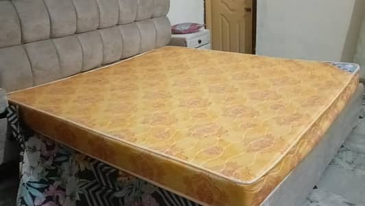 one month use hy  hard mattress hy or 10 /10 condition ma hy