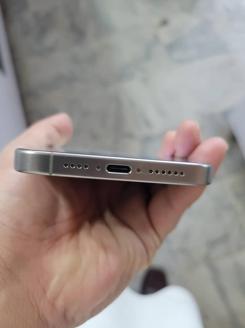 Apple iPhone 15 Pro Max 7