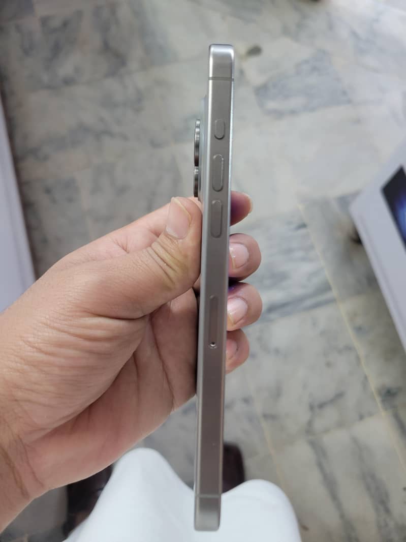 Apple iPhone 15 Pro Max 8