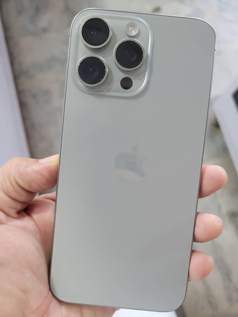 Apple iPhone 15 Pro Max 10