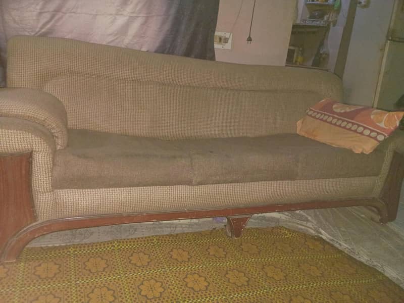 3 seater sofa 8/10 condition 0