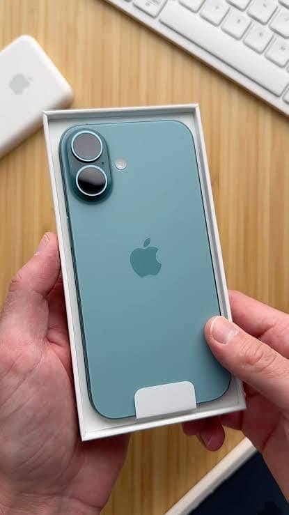 Apple iPhone 16 0