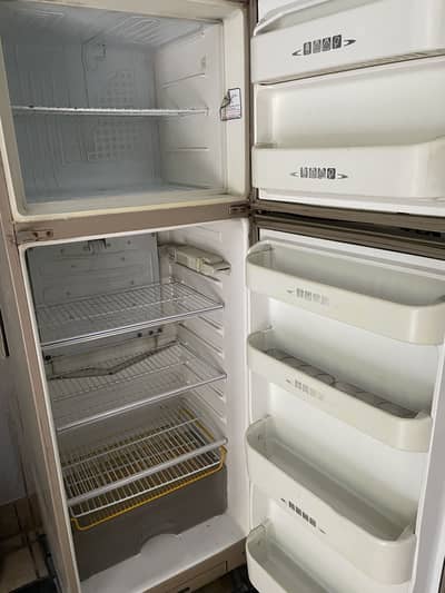 Dawlance Fridge working good