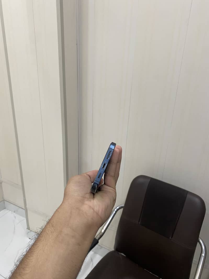 Apple iPhone 12 Pro Max 4