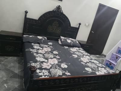 bed site table dressing