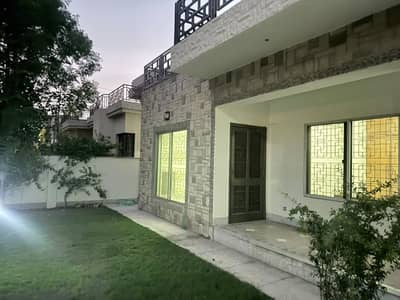 One Kanal Used Modern Design Bungalow For Sale At Prime Location Of DHA Lahore Near To Park Masjid & Commercial Market.