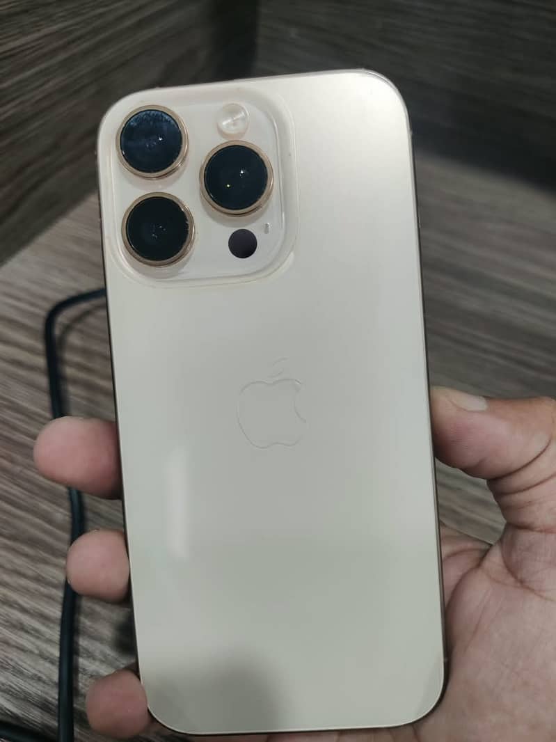 Apple iPhone 16 Pro 2
