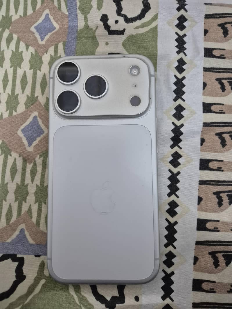 Apple iPhone 17 Pro 0