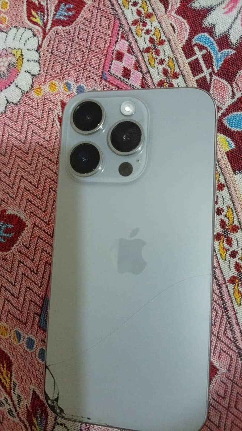 Apple iPhone 15 Pro 0