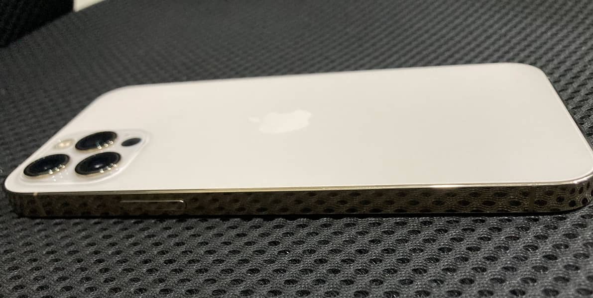 Apple iPhone 12 Pro 3