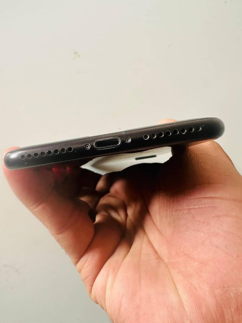 Apple iPhone 7 Plus 4