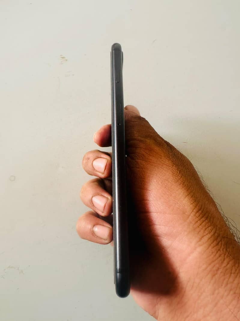Apple iPhone 7 Plus 5
