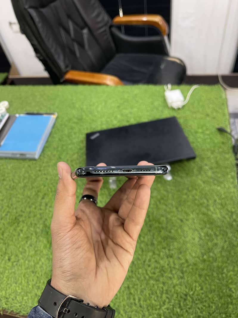 Apple iPhone 11 Pro Max 1