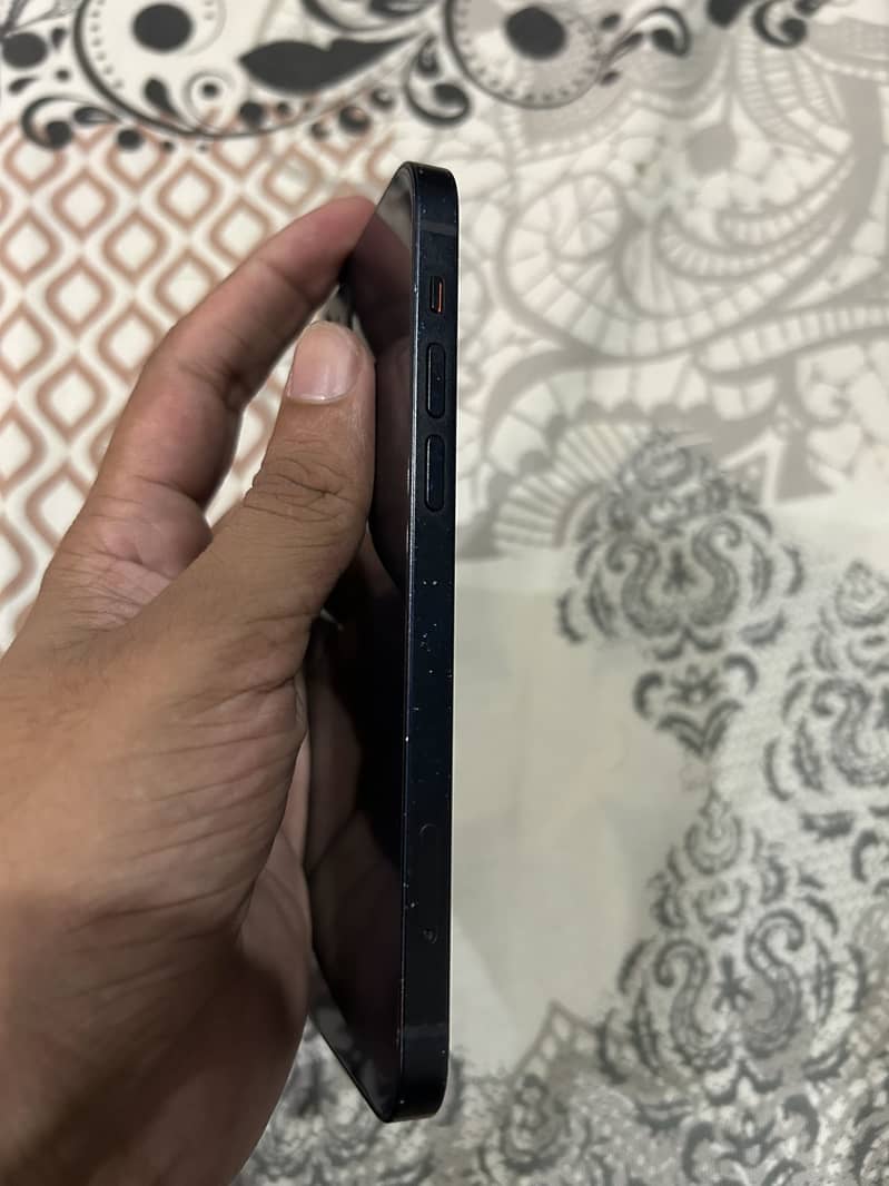 Apple iPhone 12 2