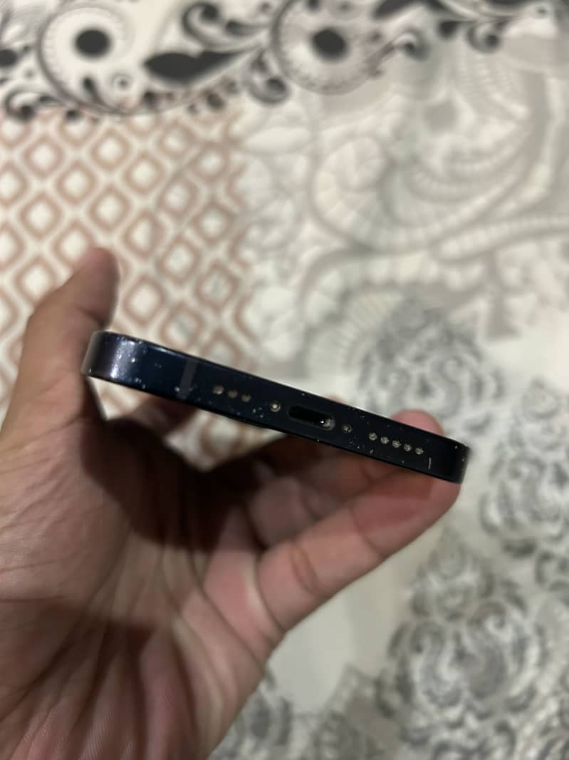Apple iPhone 12 3