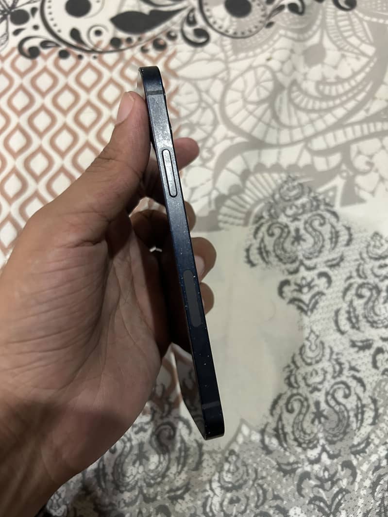 Apple iPhone 12 6