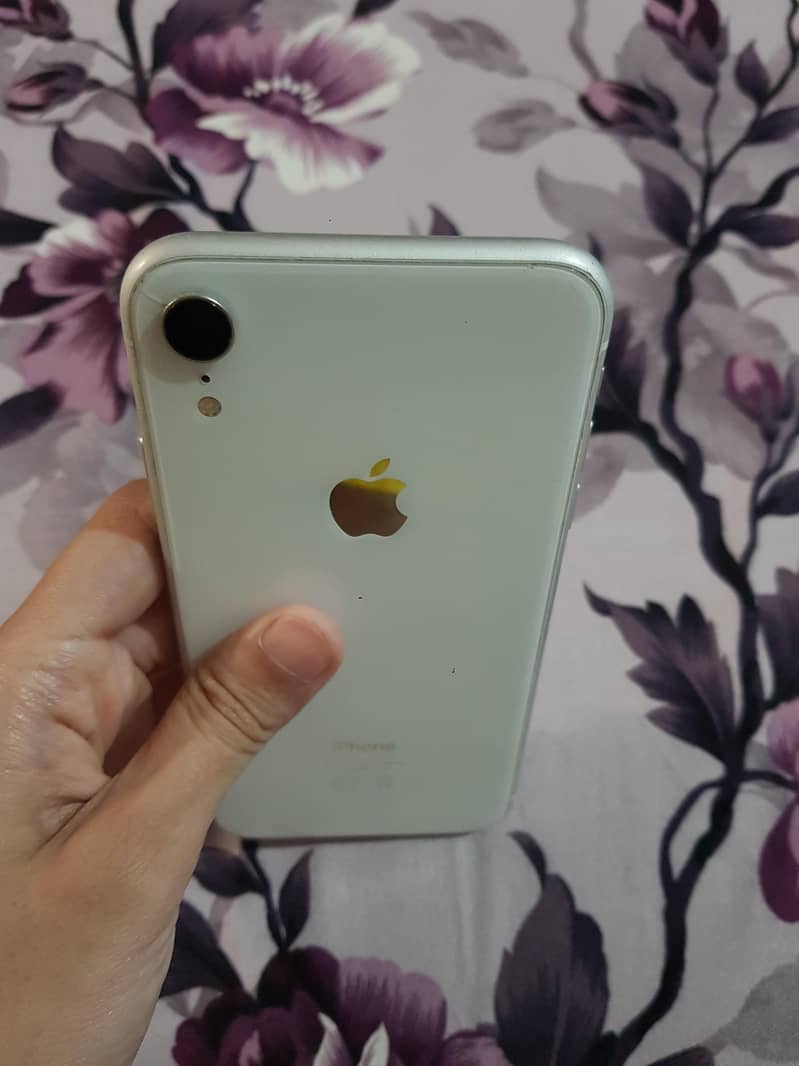 Apple iPhone XR 1