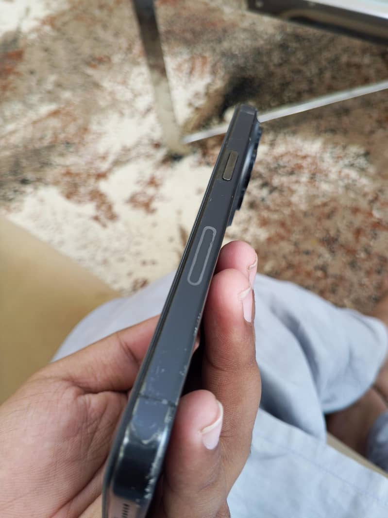 Apple iPhone 15 Pro Max 1