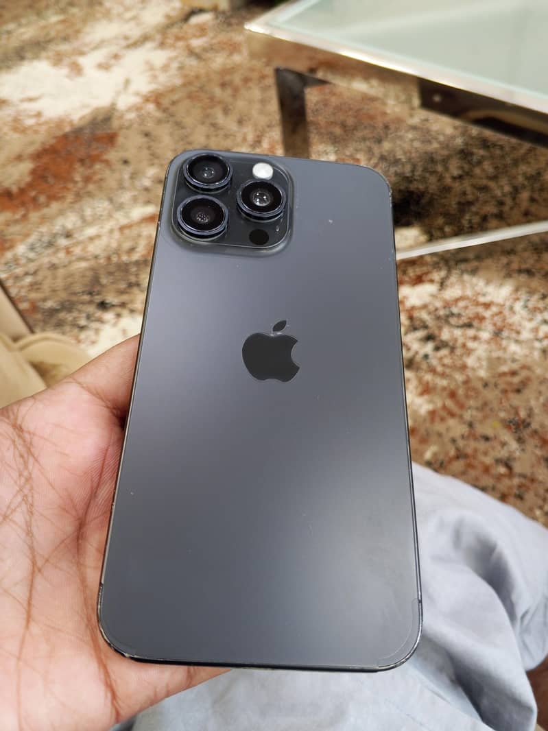 Apple iPhone 15 Pro Max 3