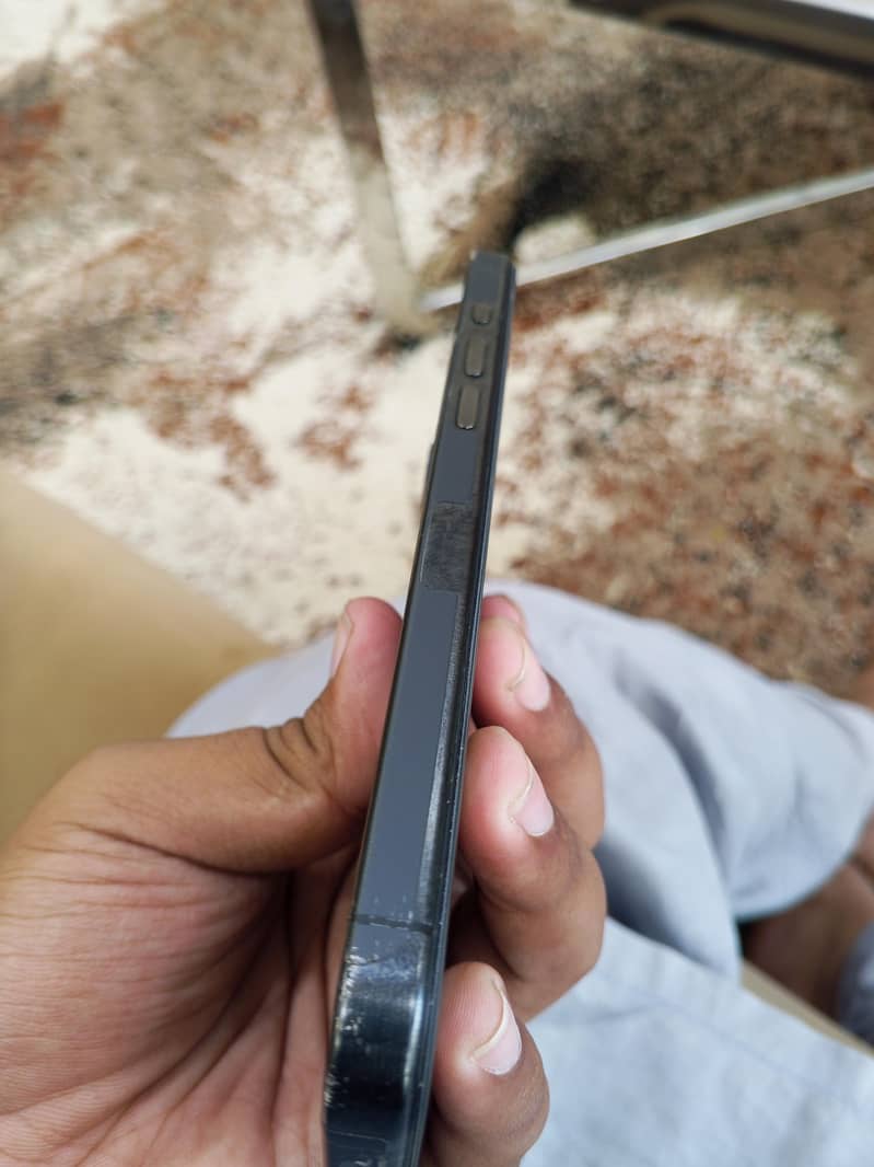 Apple iPhone 15 Pro Max 4