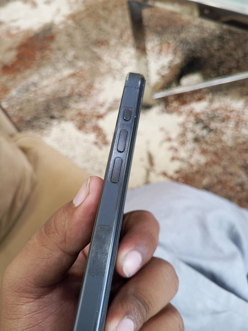 Apple iPhone 15 Pro Max 5