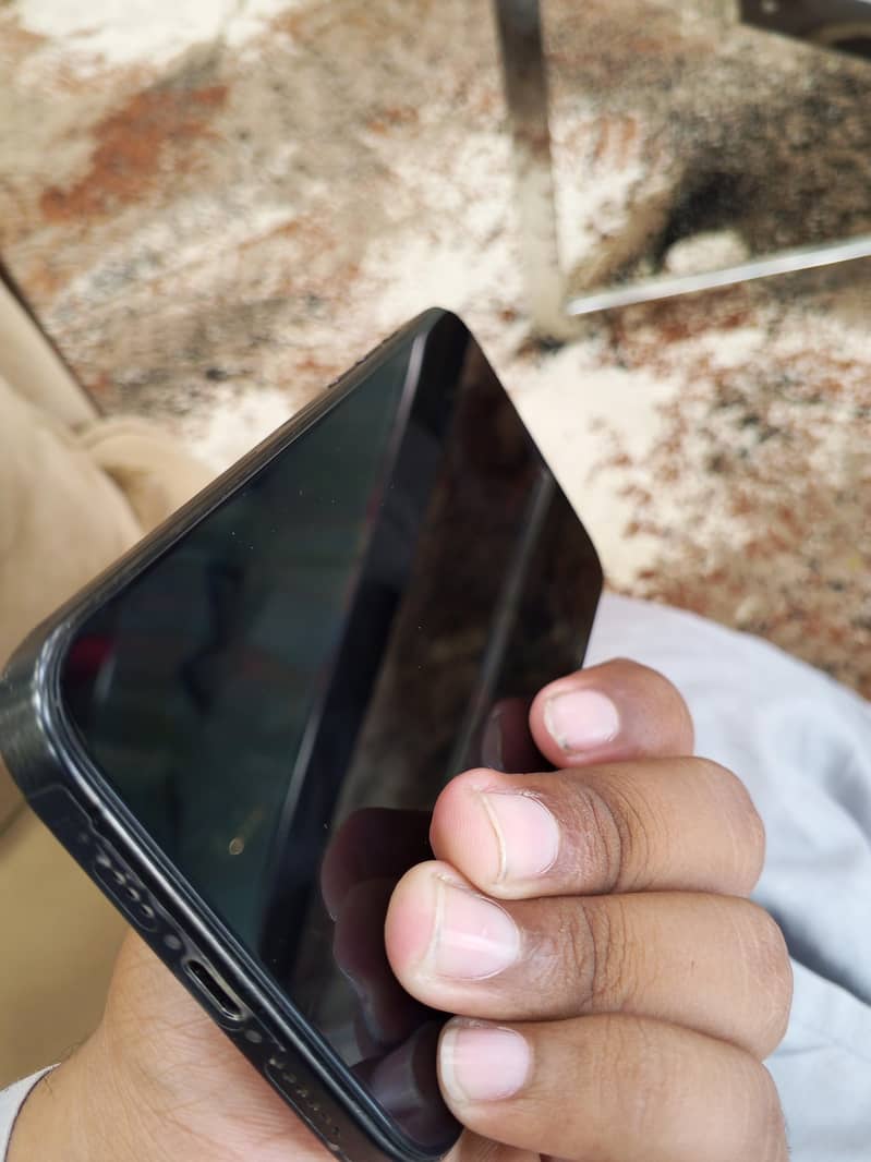 Apple iPhone 15 Pro Max 6