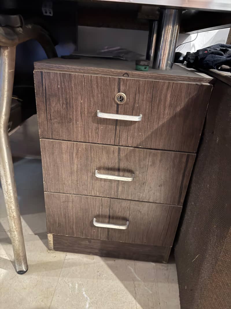 Desktop Table 3