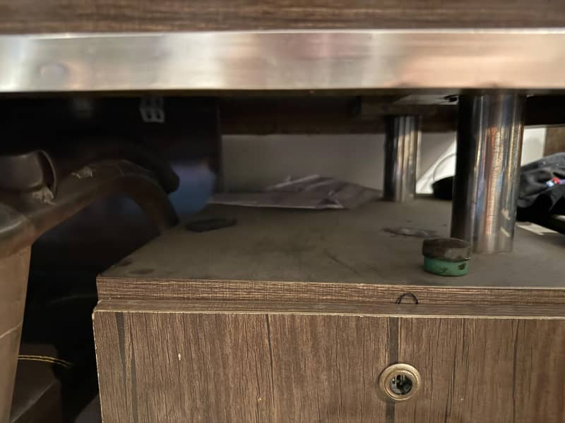 Desktop Table 4