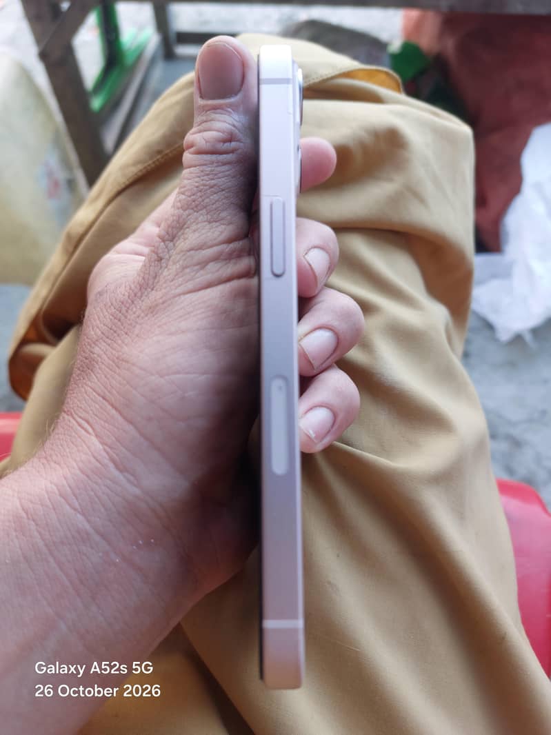 Apple iPhone 13 2