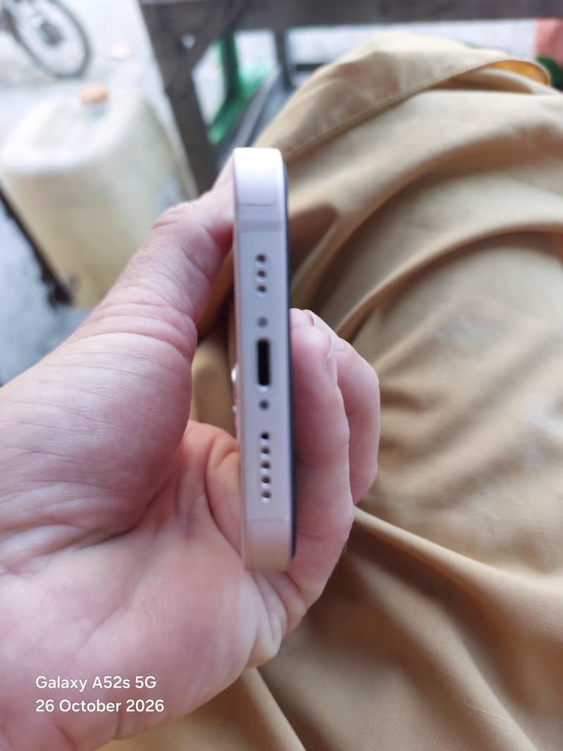 Apple iPhone 13 4